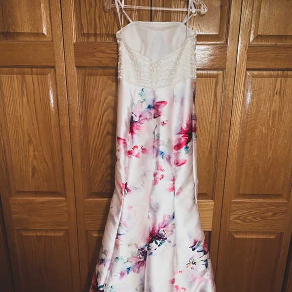 Strapless Prom/Formal Dress - Picture 3 of 8